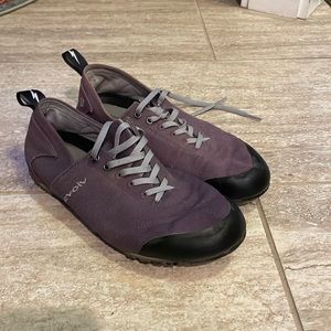 Evolve Cruzer approach shoes Size 8.5 (w)